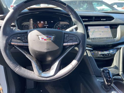 Certified 2025 Cadillac XT6 Sport w/ Technology Package AWD/4WD image 7