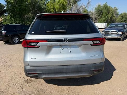 Used 2024 Toyota Grand Highlander AWD image 5