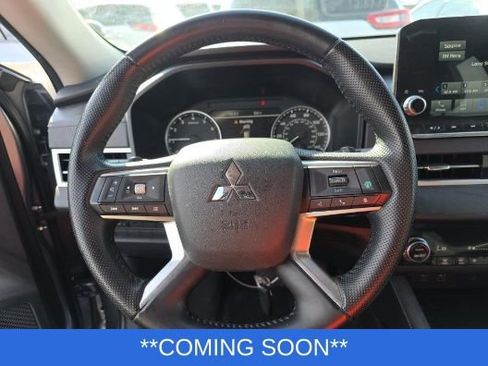 Used 2024 Mitsubishi Outlander SE image 3