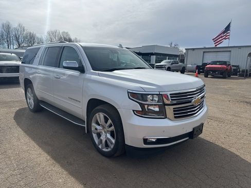 Used 2018 Chevrolet Suburban Premier AWD/4WD image 4