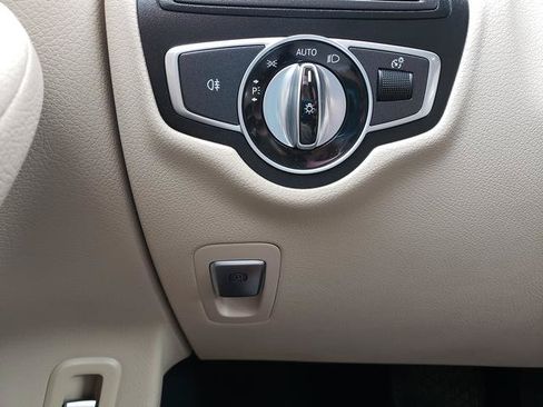 Used 2017 Mercedes-Benz GLC 300 4MATIC image 30