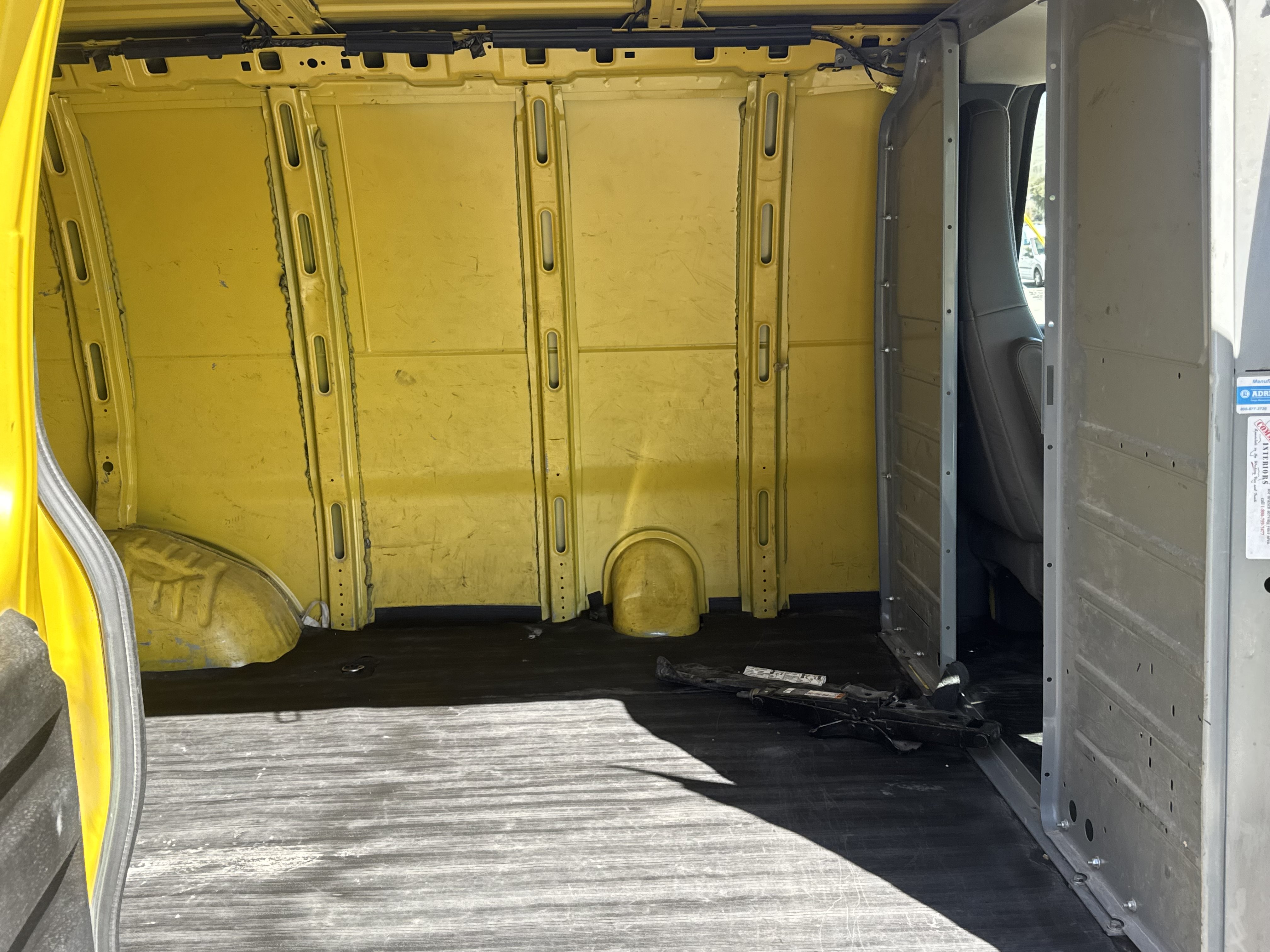 Used 2019 Chevrolet Express 2500 RWD image 8