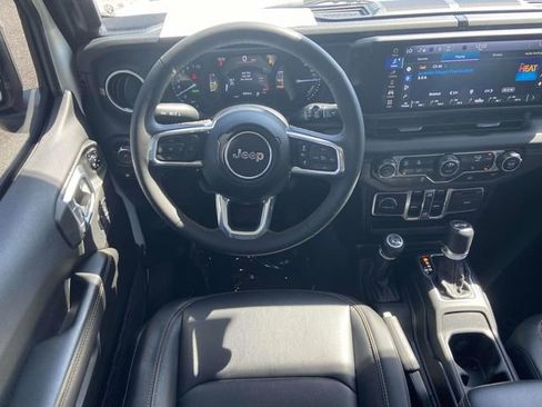 Used 2024 Jeep Wrangler Unlimited Sahara image 10