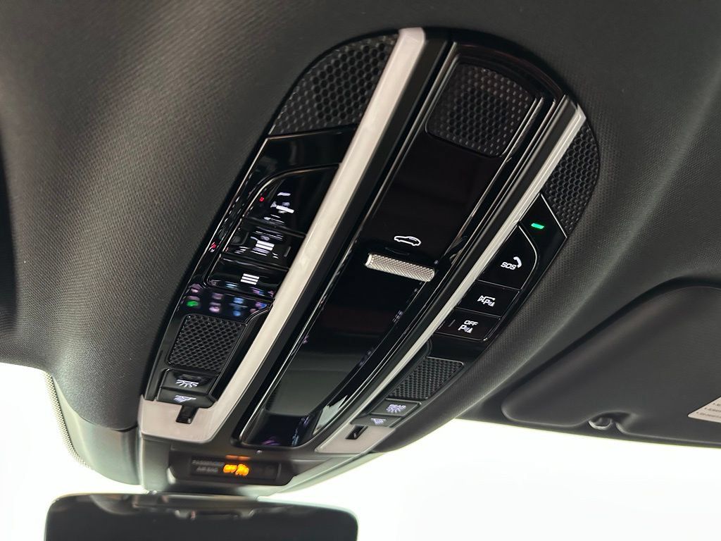 Certified 2023 Porsche Cayenne Coupe AWD/4WD image 28