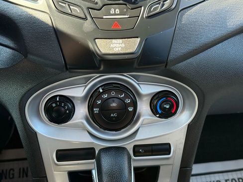 Used 2015 Ford Fiesta SE image 32
