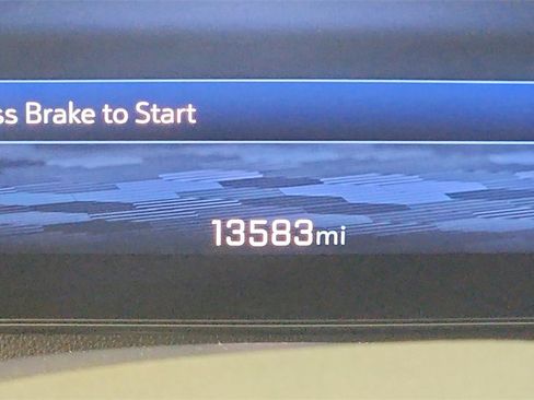 Used 2025 Chevrolet Traverse LT w/ Midnight/Sport Edition image 16