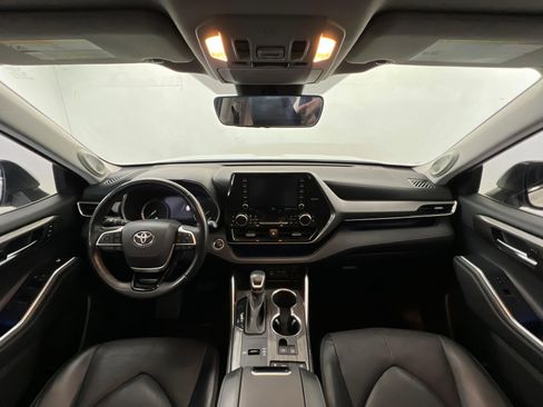 Used 2022 Toyota Highlander Limited FWD image 10