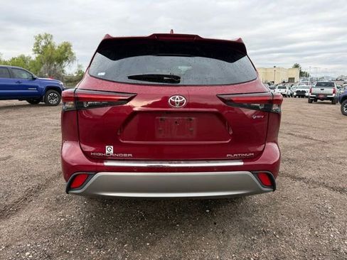 Used 2025 Toyota Highlander Platinum AWD/4WD image 4