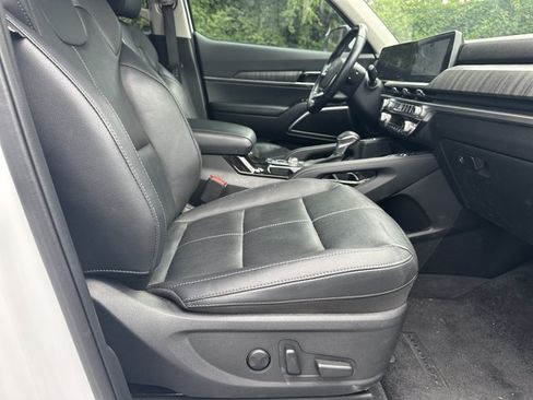 Certified 2024 Kia Telluride EX w/ EX Captain's Chair Package FWD image 16