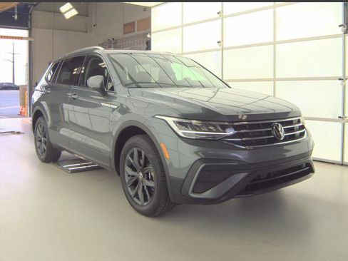 Used 2023 Volkswagen Tiguan SE image 4