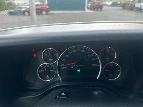 Used 2024 Chevrolet Express 2500 w/ Driver Convenience Package RWD image 12