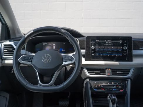 Used 2025 Volkswagen Taos SE w/ Panoramic Sunroof Package AWD/4WD image 22