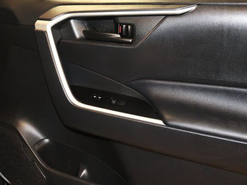 Used 2021 Toyota RAV4 LE image 51