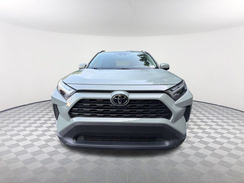 Used 2022 Toyota RAV4 XLE w/ Convenience Package FWD image 2