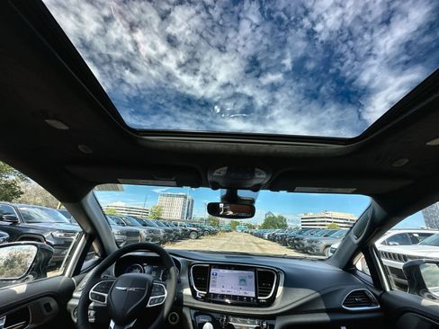 New 2026 Chrysler Pacifica Pinnacle image 24