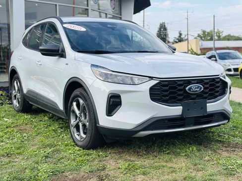 Used 2025 Ford Escape ST-Line FWD image 5