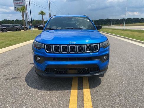 Certified 2025 Jeep Compass Latitude image 3