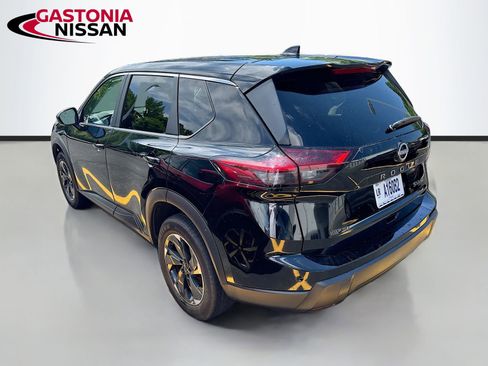 Used 2024 Nissan Rogue SV AWD/4WD image 5