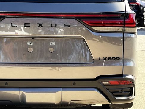 Used 2024 Lexus LX 600 4WD w/ Luxury Package image 6