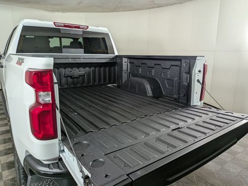 Used 2026 Chevrolet Silverado 1500 LT Trail Boss w/ LT Trail Boss Premium Package AWD/4WD image 9