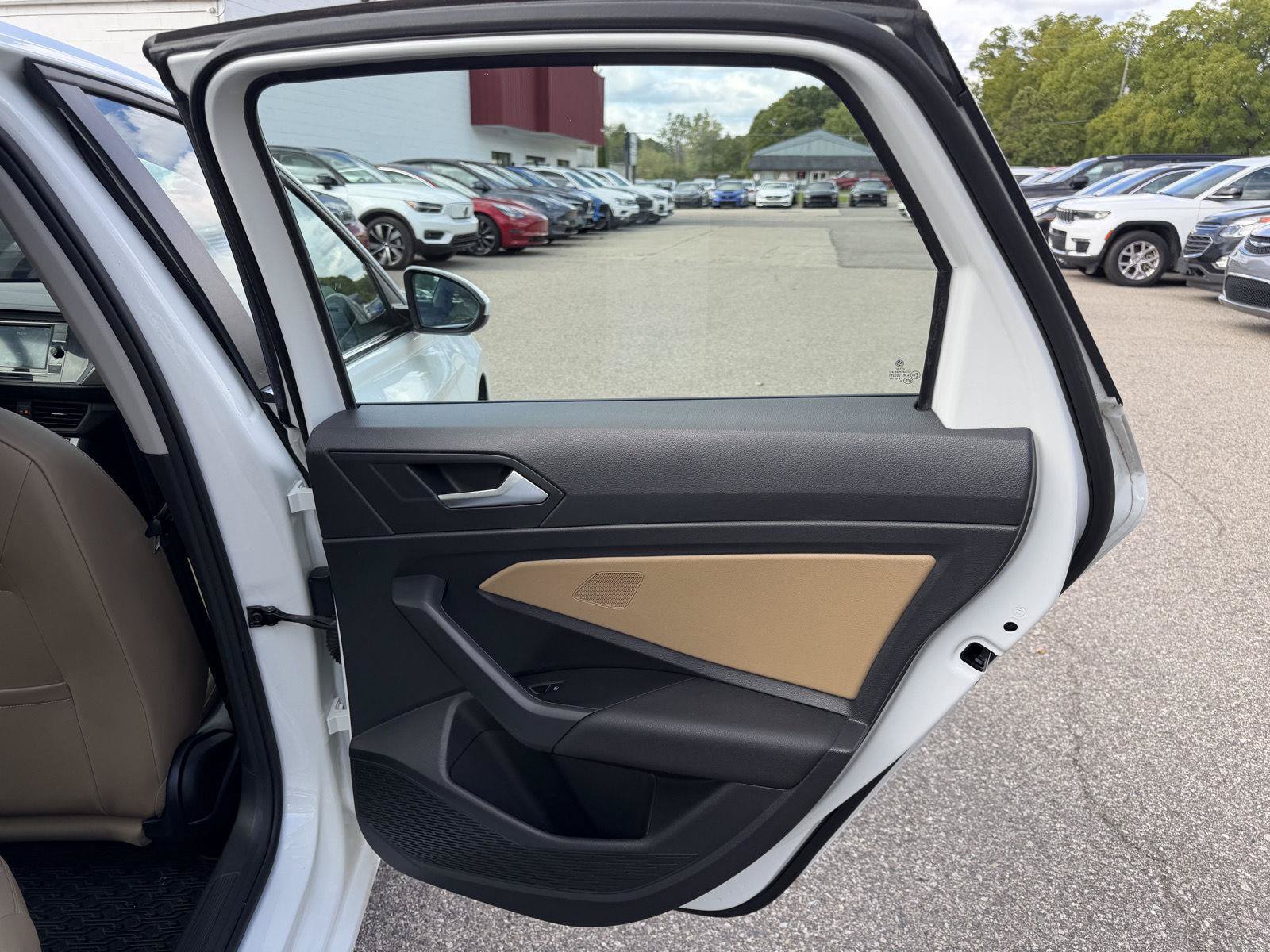 Used 2021 Volkswagen Jetta SE FWD image 23