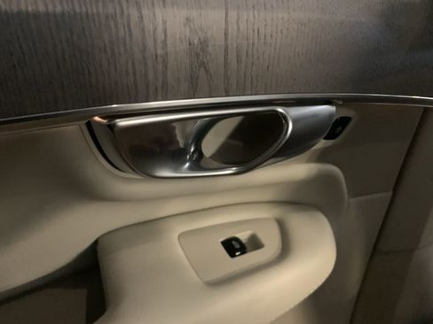 Used 2023 Volvo XC90 B6 Plus image 22