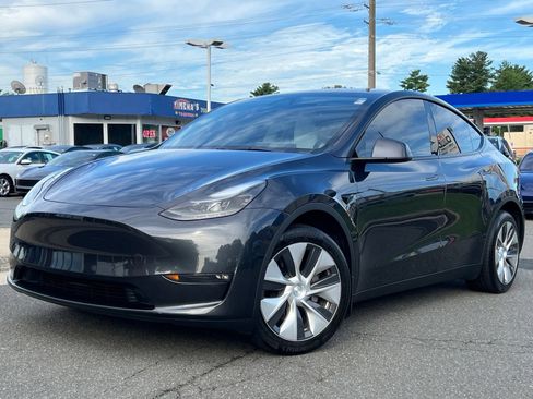 Used 2024 Tesla Model Y Long Range AWD/4WD image 13