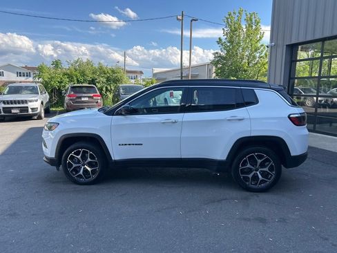 Certified 2025 Jeep Compass Limited AWD/4WD image 8