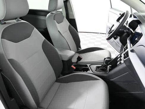 Used 2023 Volkswagen Taos SE w/ Panoramic Sunroof Package FWD image 12