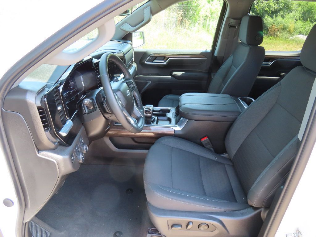 Used 2025 Chevrolet Silverado 1500 RST AWD/4WD image 26