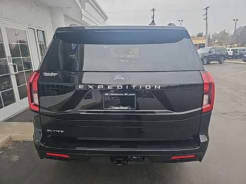 Used 2025 Ford Expedition Active image 5
