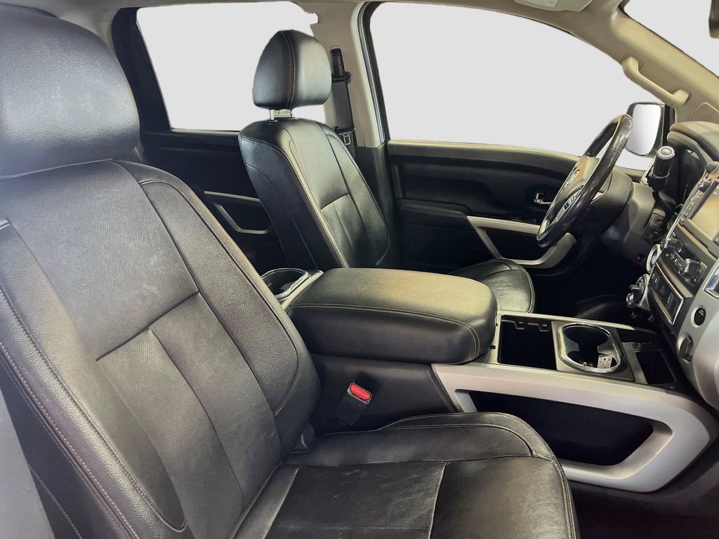 Used 2018 Nissan Titan SL AWD/4WD image 29