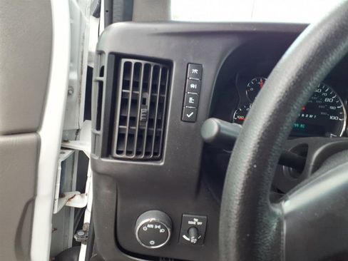 Used 2015 GMC Savana 2500 image 29