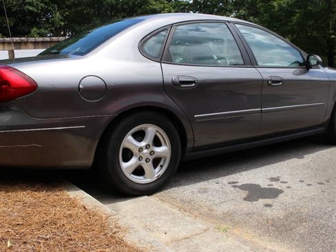 Used 2002 Ford Taurus SE image 9