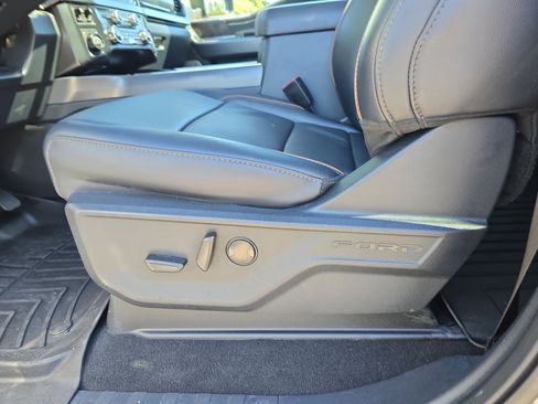 Used 2025 Ford F250 Lariat w/ Lariat Ultimate Package AWD/4WD image 28