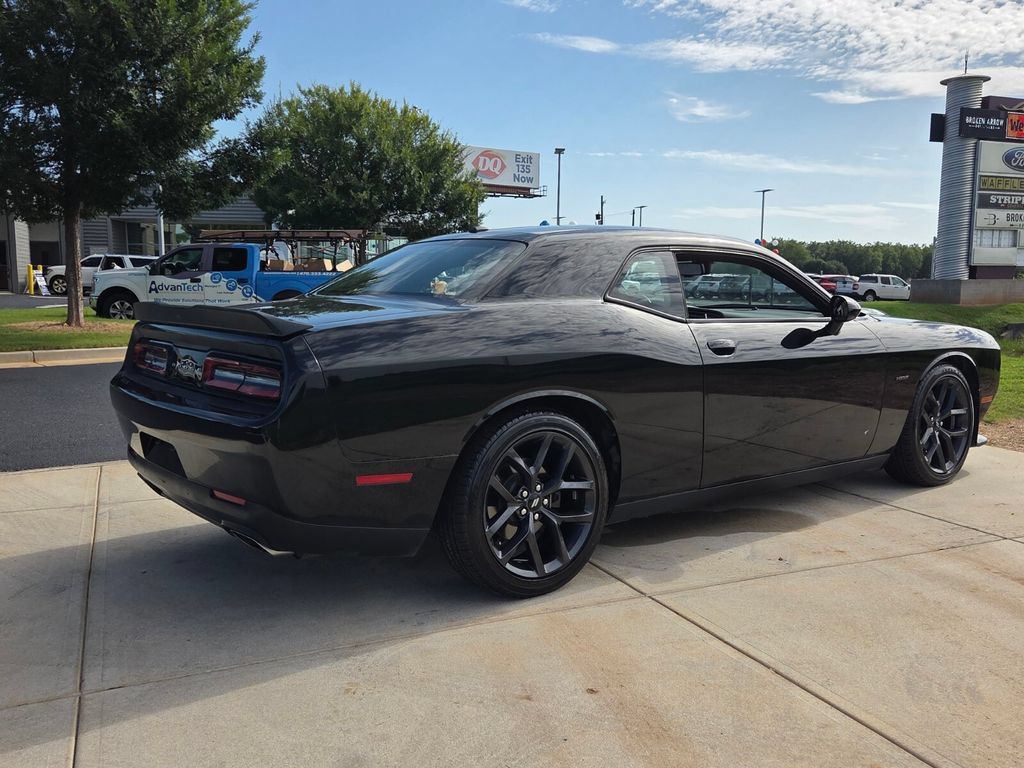 Used 2019 Dodge Challenger R/T w/ Blacktop Package RWD image 9