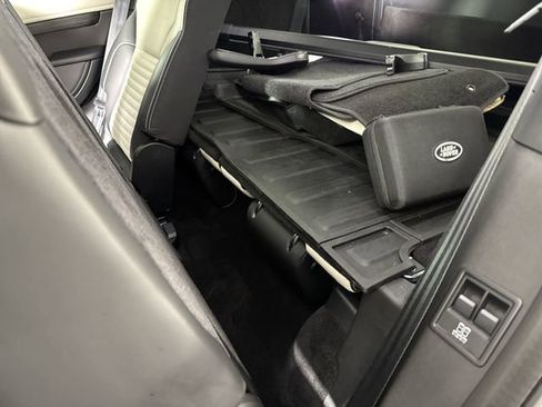 Used 2022 Land Rover Discovery HSE R-Dynamic image 14