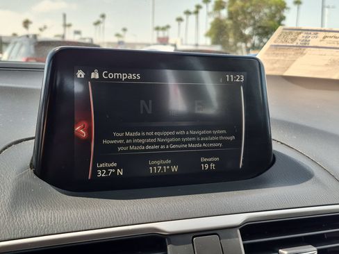 Used 2018 MAZDA MAZDA3 Touring FWD image 21