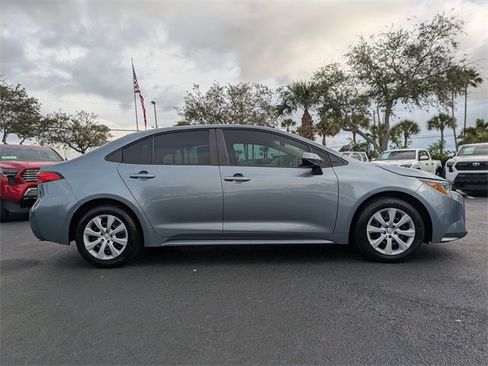 Used 2020 Toyota Corolla LE image 3