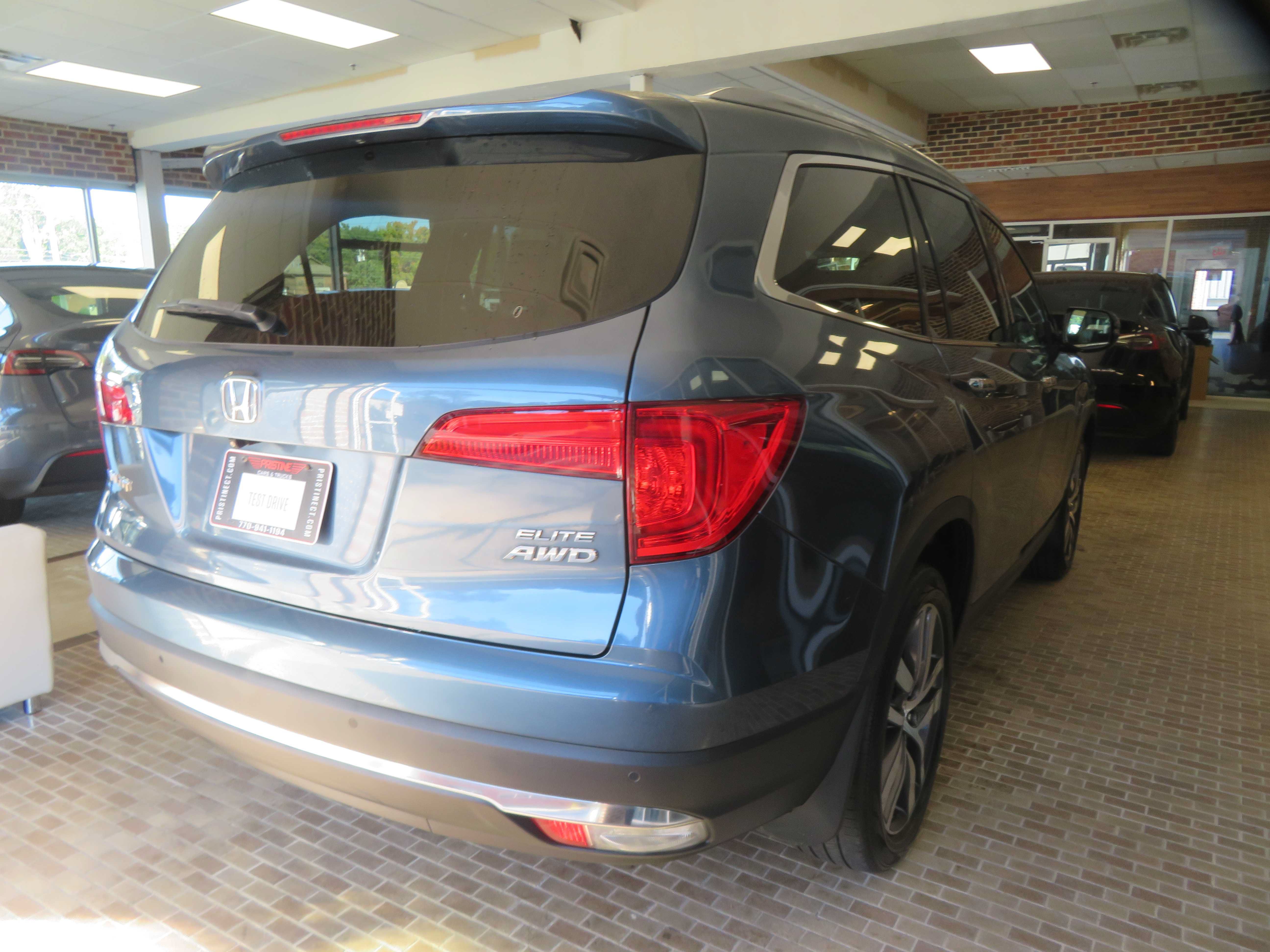 Used 2017 Honda Pilot Elite image 4