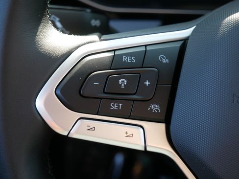 Used 2025 Volkswagen Jetta SEL FWD image 33