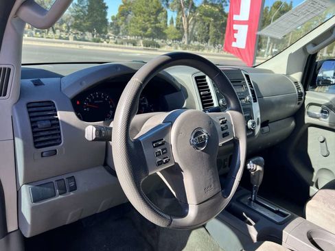 Used 2014 Nissan Frontier S image 5