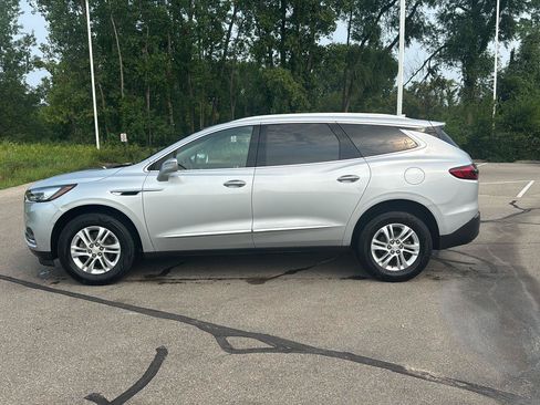 Used 2019 Buick Enclave Essence FWD image 2