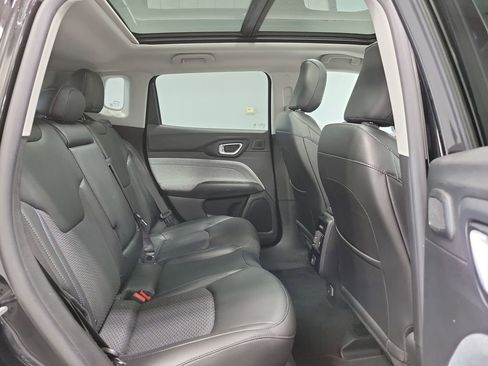 Certified 2022 Jeep Compass Latitude w/ Sun and Sound Group AWD/4WD image 18
