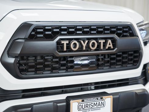 Used 2022 Toyota Tacoma SR5 w/ Trail Edition AWD/4WD image 15
