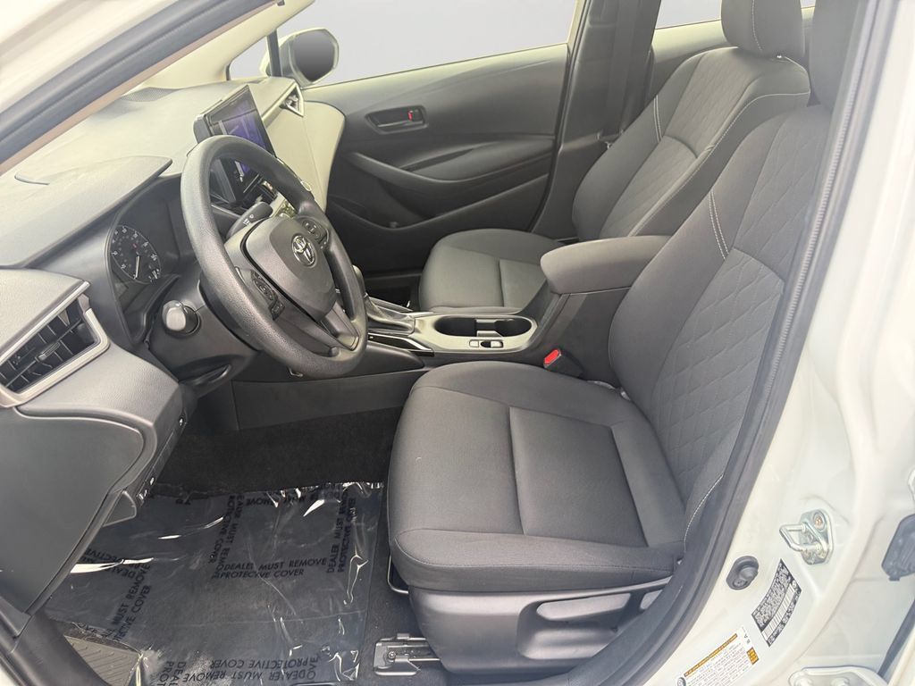 Used 2025 Toyota Corolla LE FWD image 23