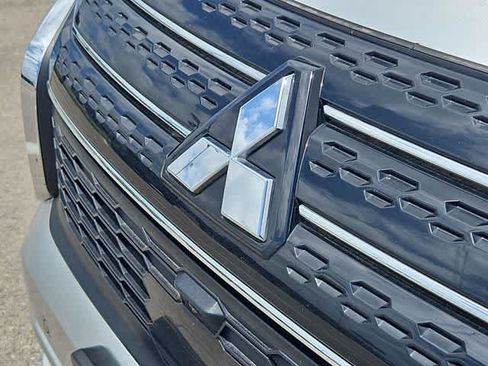 Used 2024 Mitsubishi Outlander SE FWD image 11