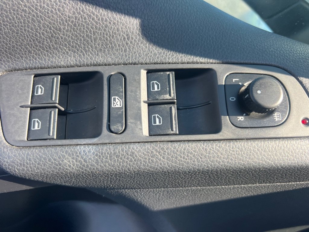 Used 2014 Volkswagen Tiguan S AWD/4WD image 26