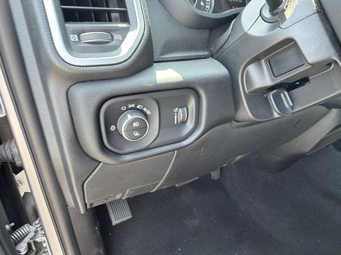 Used 2024 RAM 2500 Big Horn w/ Sport Appearance Package AWD/4WD image 24