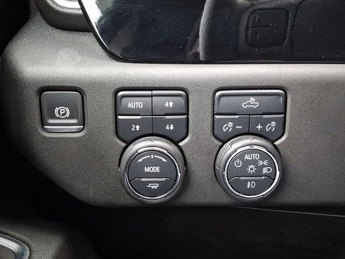 Used 2025 Chevrolet Silverado 2500 LT image 23